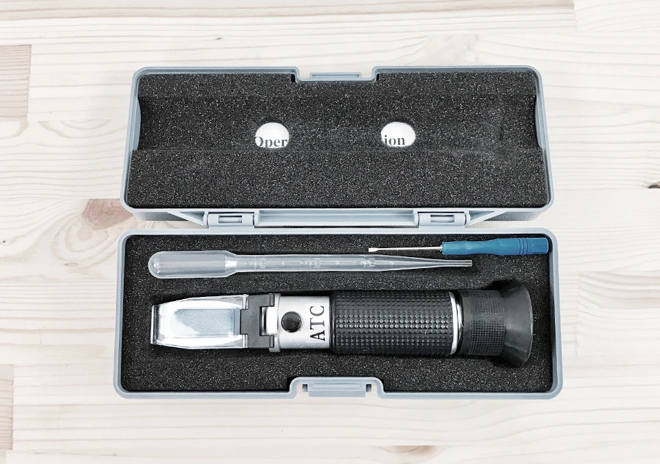 Refractometer with ATC 32°Brix/SG1.130